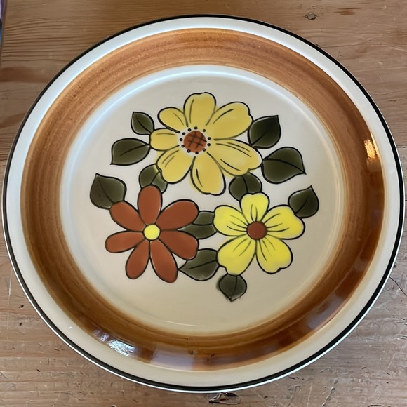 Four Vintage Daisy Vale Dinner Plates - Picture 10 of 11